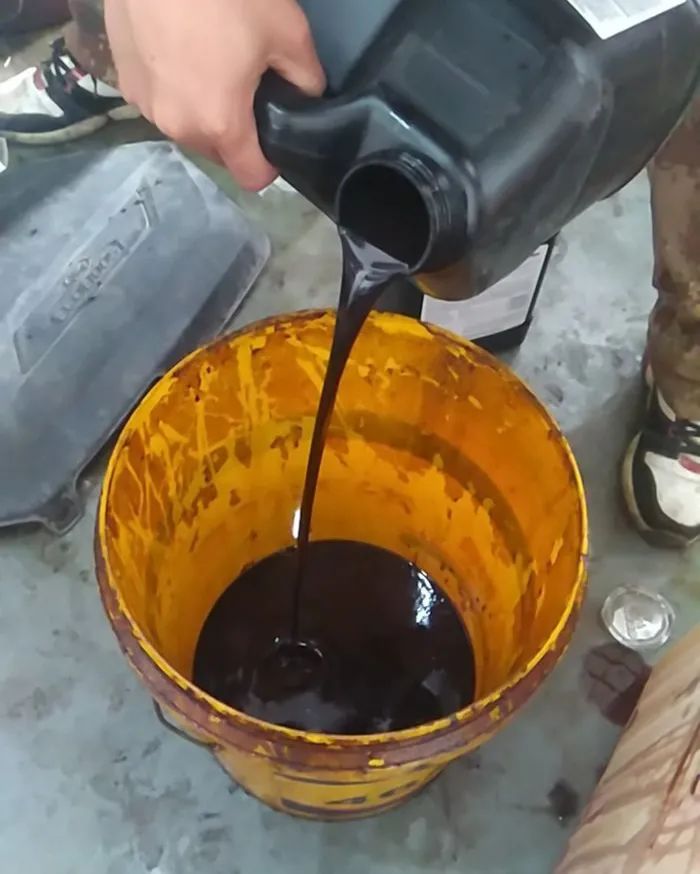 廢機(jī)油處理難度大，擺脫“惡臭異味”又有什么方向？.jpg