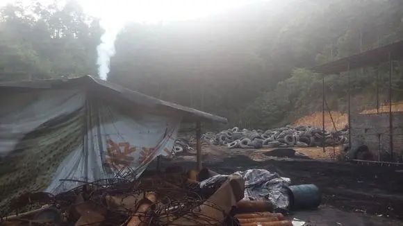 廢舊輪胎煉油廢氣污染，車間惡臭問題可利用潔匠凈化除臭劑解決.jpg