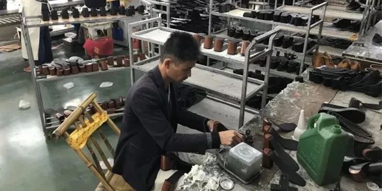 Dejing的凈??制鞋廠除臭劑，治理揮發(fā)性有機化合物(VOC)廢氣.jpg