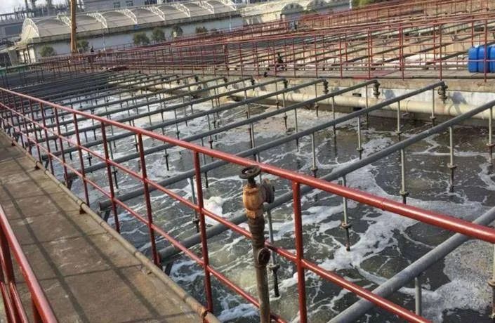 化工廠污水、污泥“臭氣熏天”遭投訴，該如何解決？